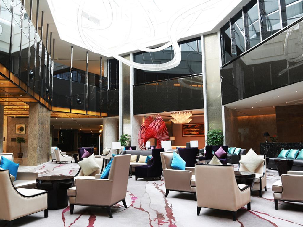 Ramada Plaza Liuzhou Liudong Hotell Exteriör bild